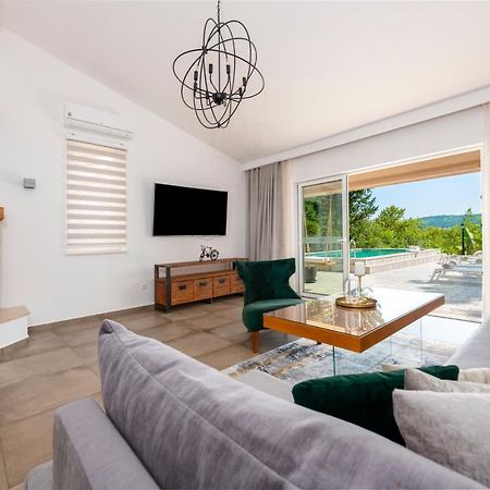 Luxury Vila Divina-Exceptional Privacy Villa มลินี ภายนอก รูปภาพ
